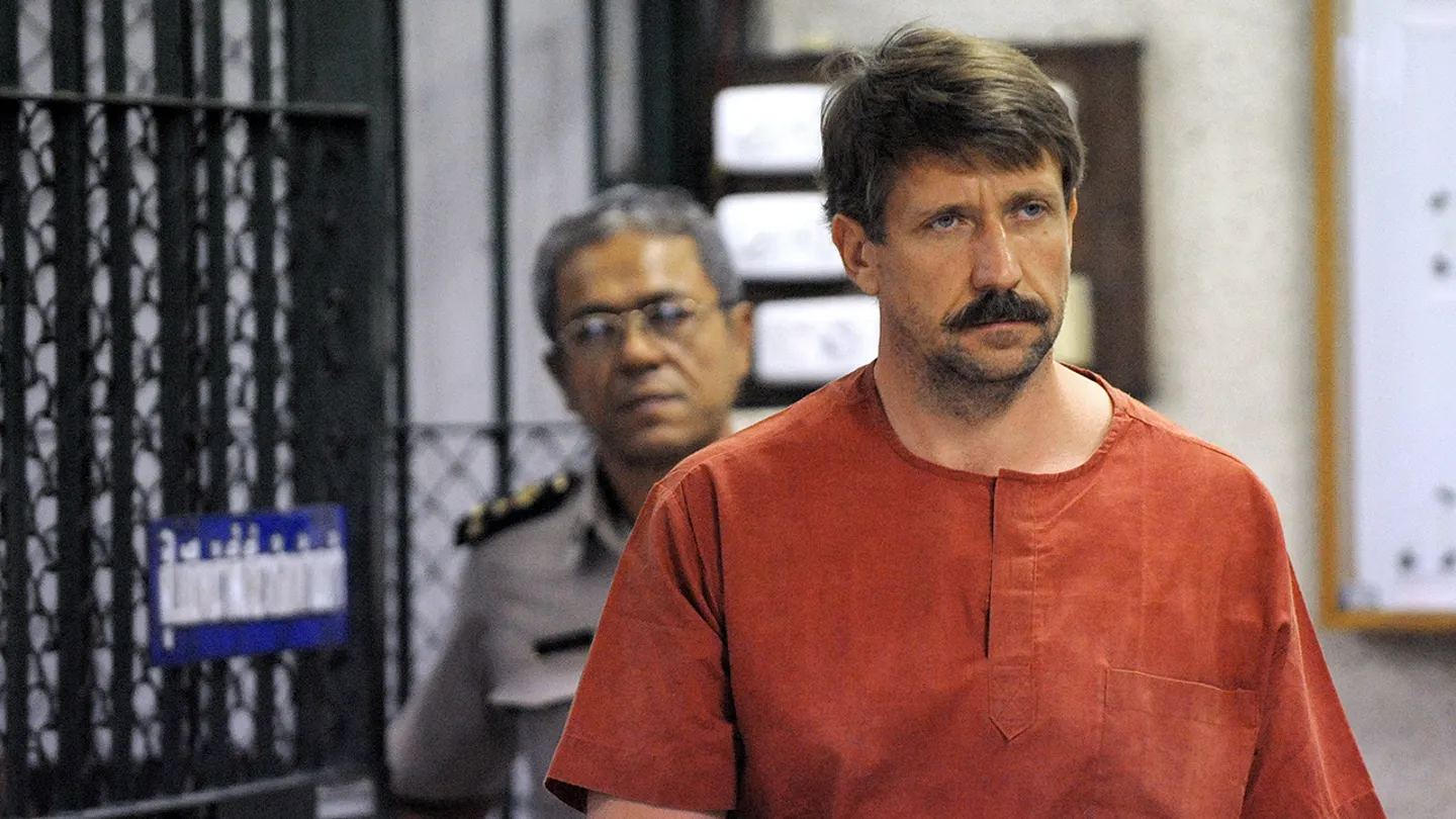 Alleged Russian arms dealer Viktor Bout, right, walks past temporary cells ahead of a hearing at the Criminal Court in Bangkok on Aug. 20, 2010. (CHRISTOPHE ARCHAMBAULT/AFP via Getty Images)