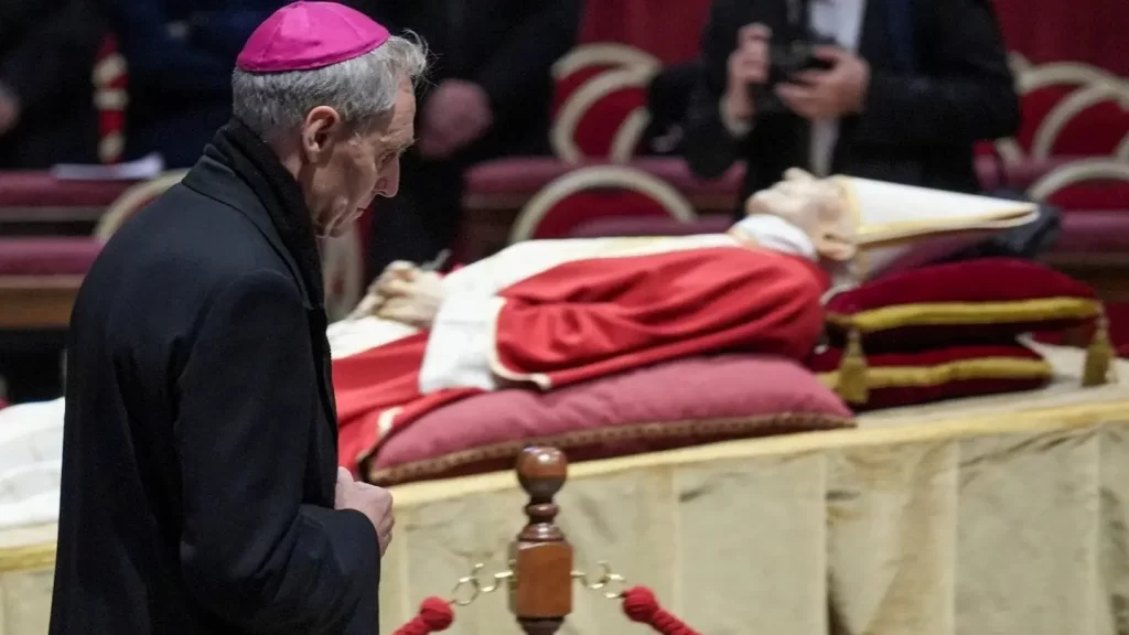 Archbishop Georg Gänswein prays in front of the body of Pope Emeritus Benedict XVI at St. Peter's Basilica.  (Stefano Costantino/SOPA Images/LightRocket via Getty Images)